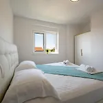 Two-bedroom Dominik Apartman