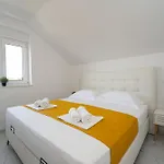 Two-bedroom Dominik * Mandre