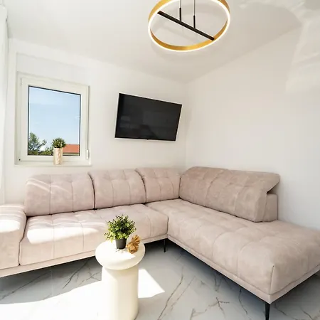 Two-bedroom Dominik Lejlighed Mandre